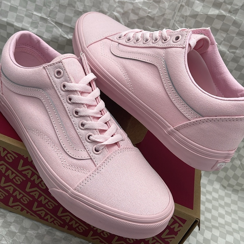Vans Men's Pink Sneakers Classic Design Old Skool
Pastel Mono Pink
VN000CT8PNK - Picture 10 of 16